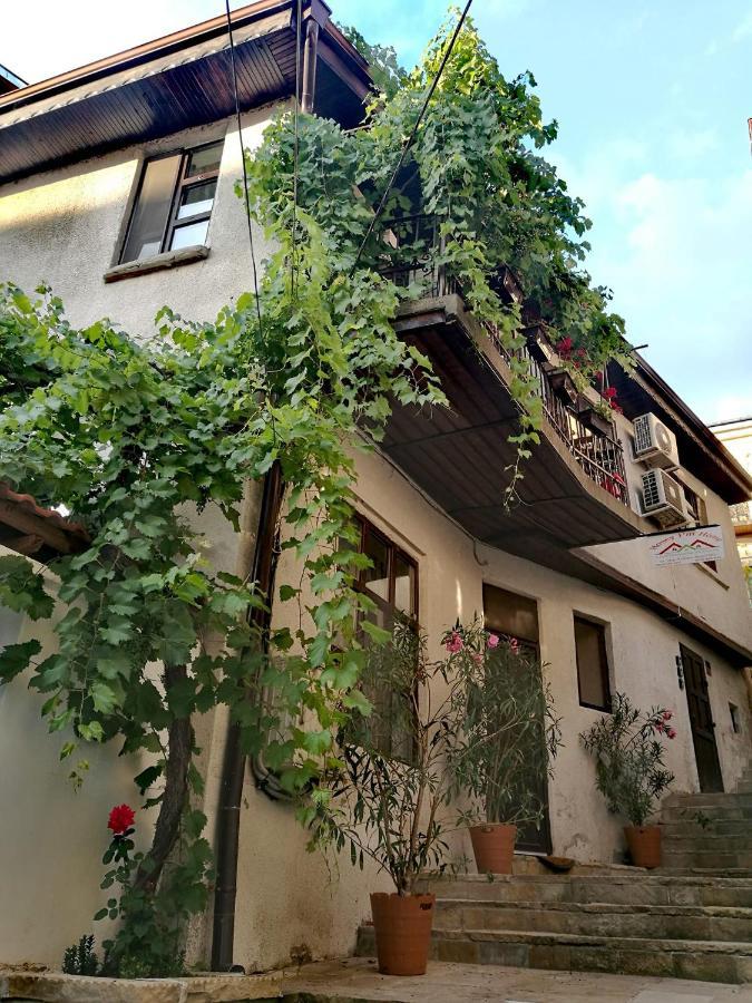 Honey I'M Home Apartments Veliko Tărnovo Esterno foto